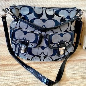 SOLD OUT Coach F23392 Daisy Signature Pocket Coach Signature Hobo Crossbody